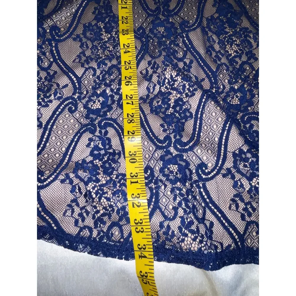 Francesca's Lace Dress - Women's Size M -‎ Gorgeous & Fun! - Picture 9 of 11